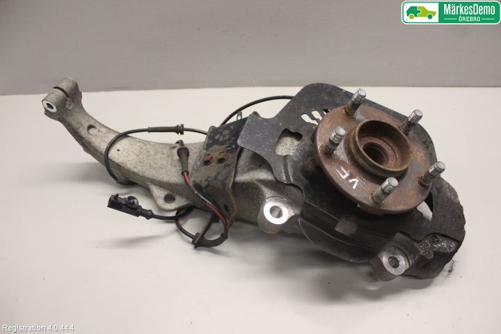 Nissan 370Z Styrspindel Lagerhus Vä