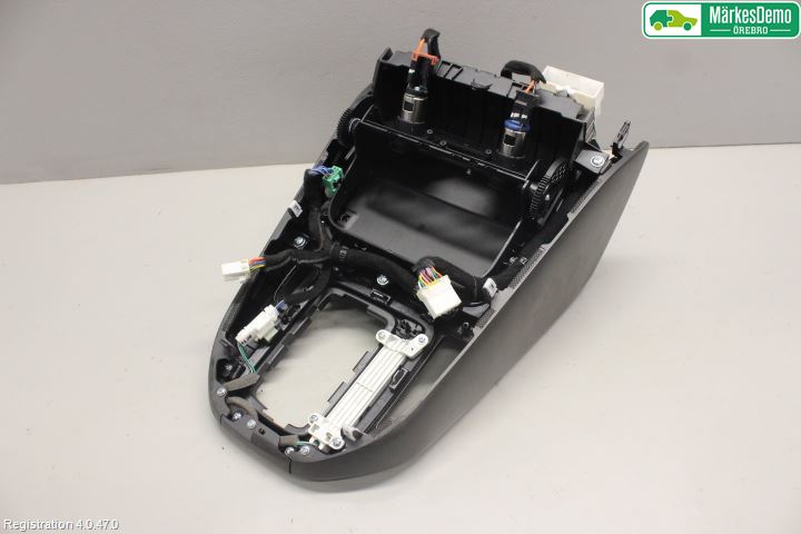 Kia CARENS III 13-19 Instrumentkonsoll Golv