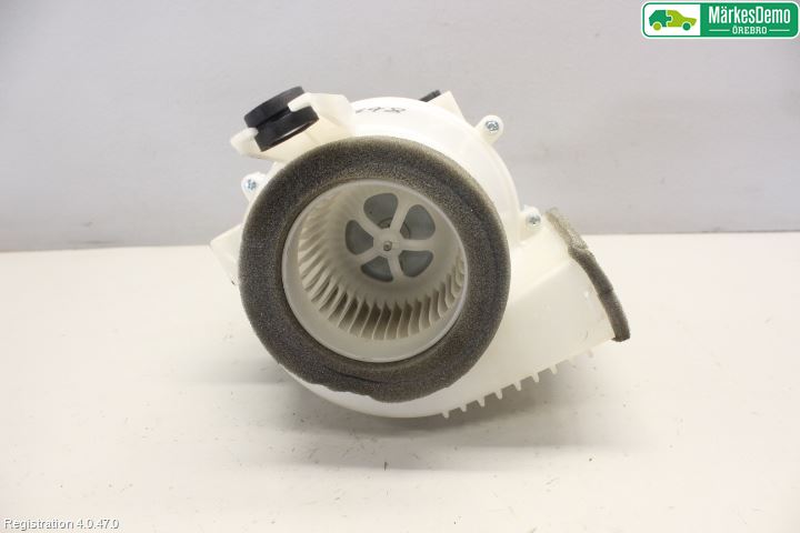 Toyota AURIS 13-19 Kylfläkt El