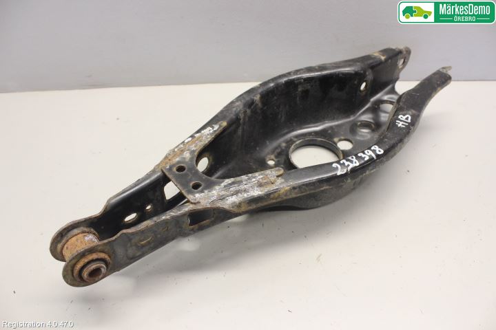 Toyota AURIS 13-19 Bärarm Bak Höger