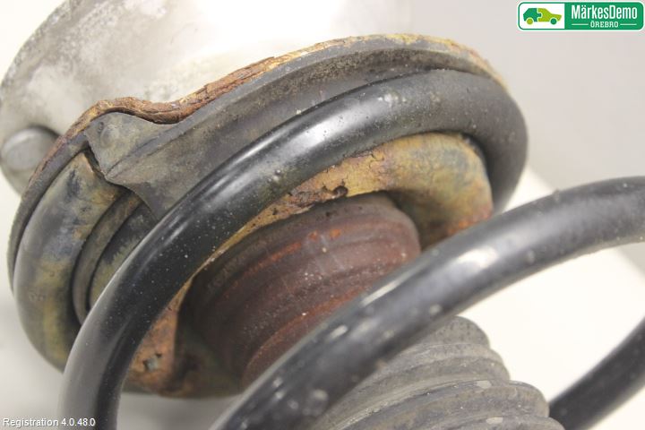 BMW X3 E83     03-10 Fjäderben Fram Höger