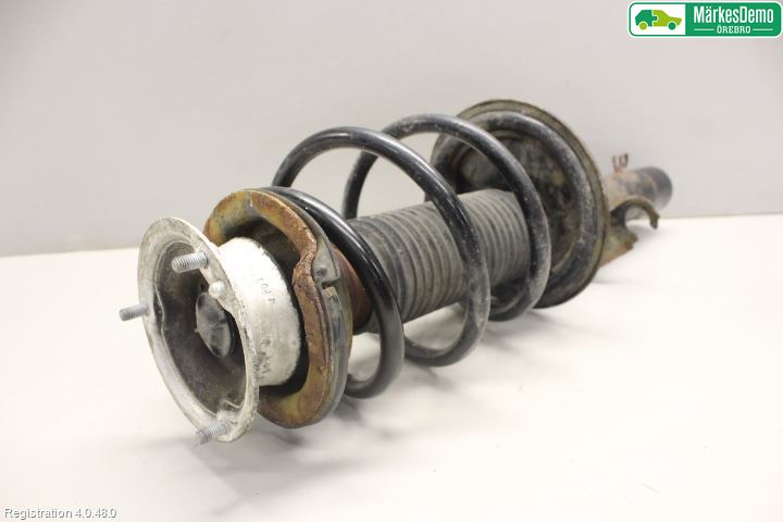 BMW X3 E83     03-10 Fjäderben Fram Höger