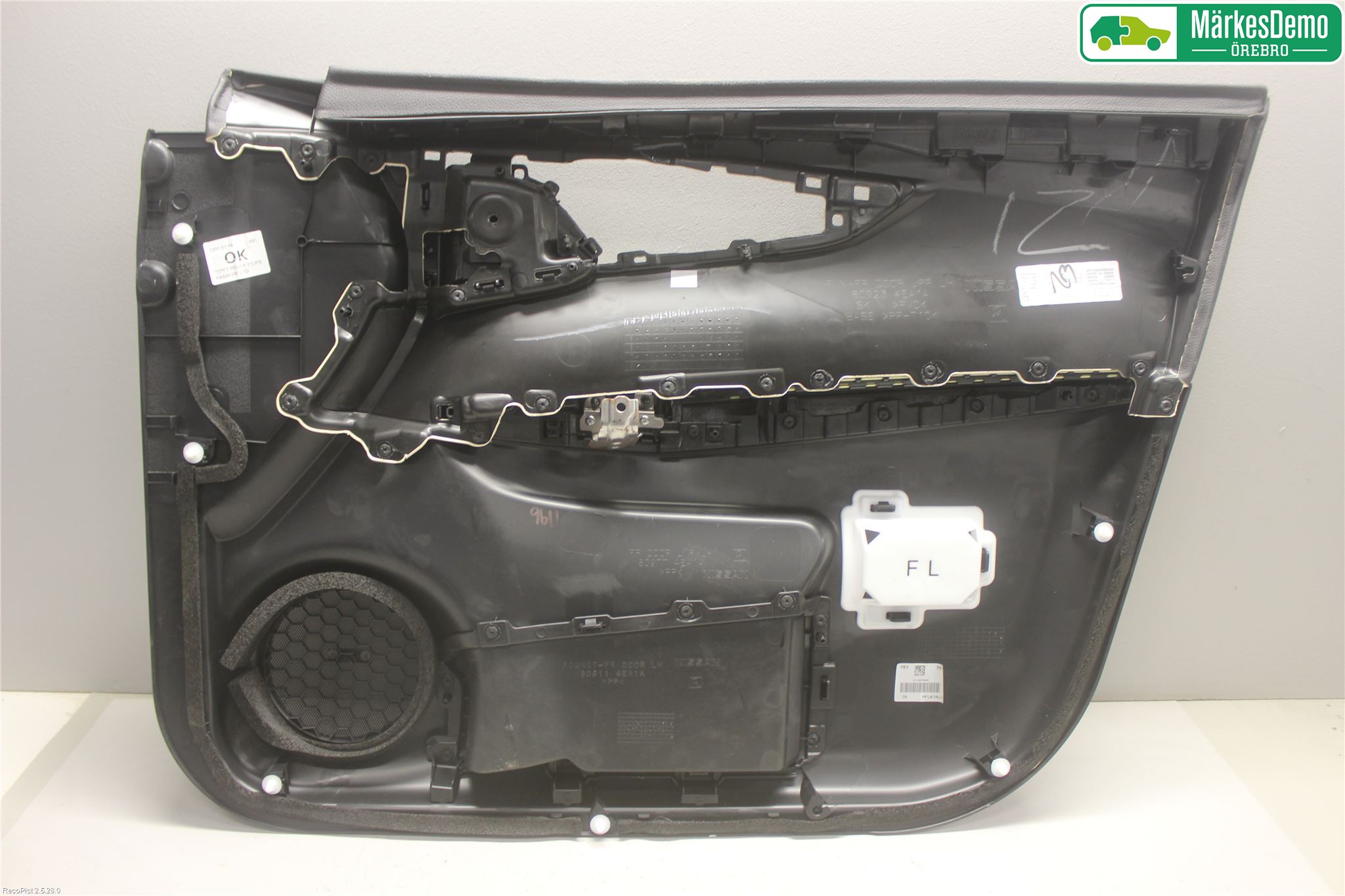 Nissan QASHQAI 14-17 Dörrklädsel Vä