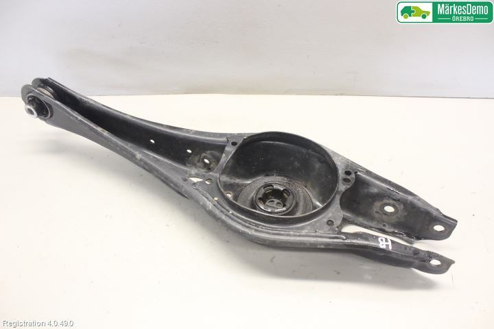 Volkswagen VW PASSAT 15-19 Bärarm Bak Höger