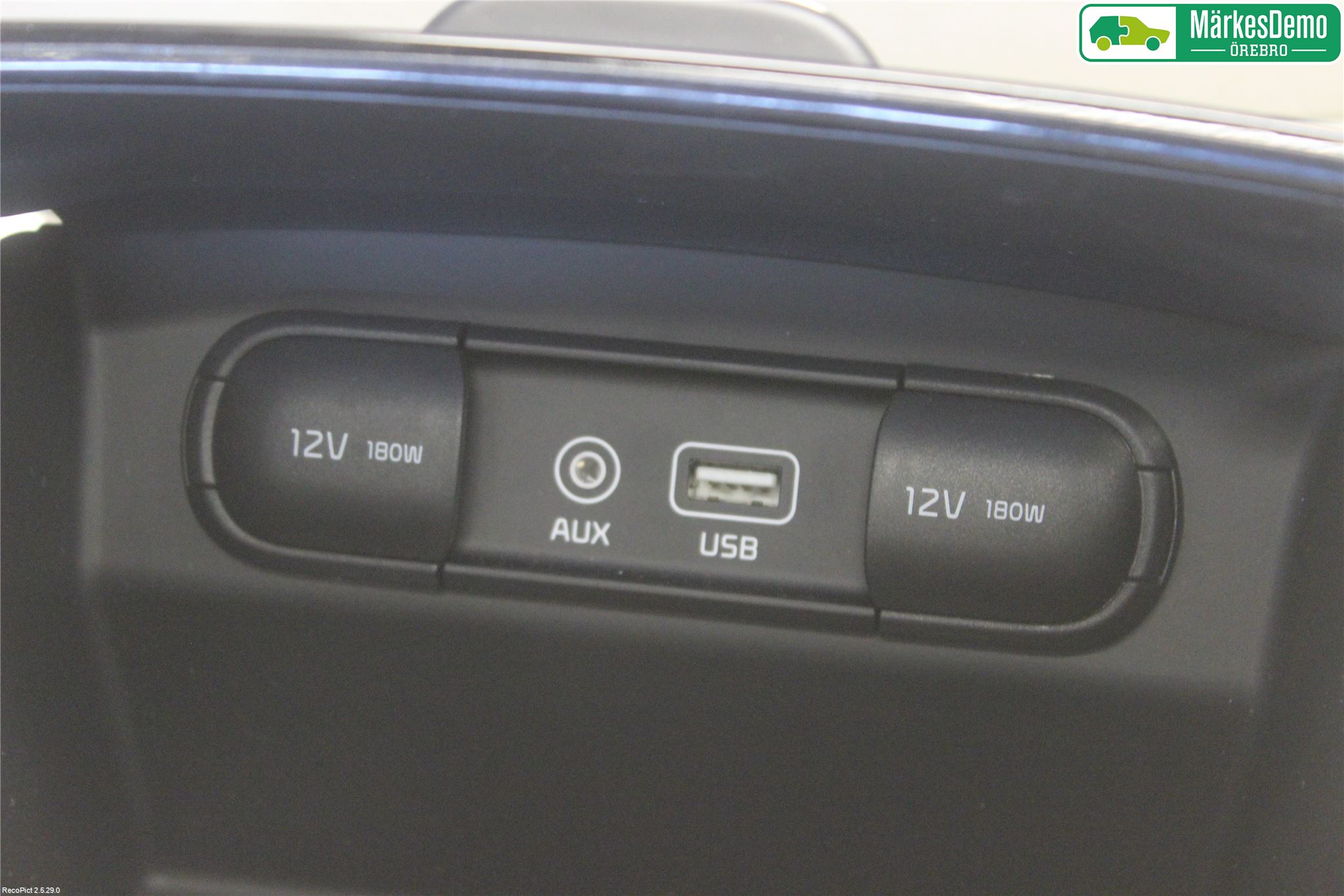 Kia SORENTO 15-20 Instrumentbräda Förvaringsfack