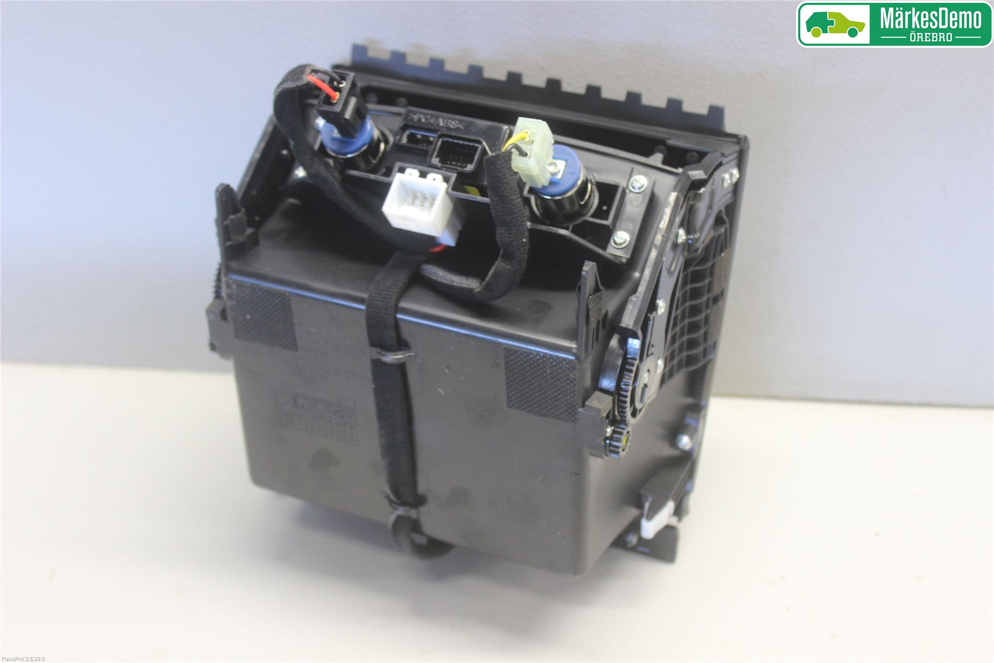 Kia SORENTO 15-20 Instrumentbräda Förvaringsfack