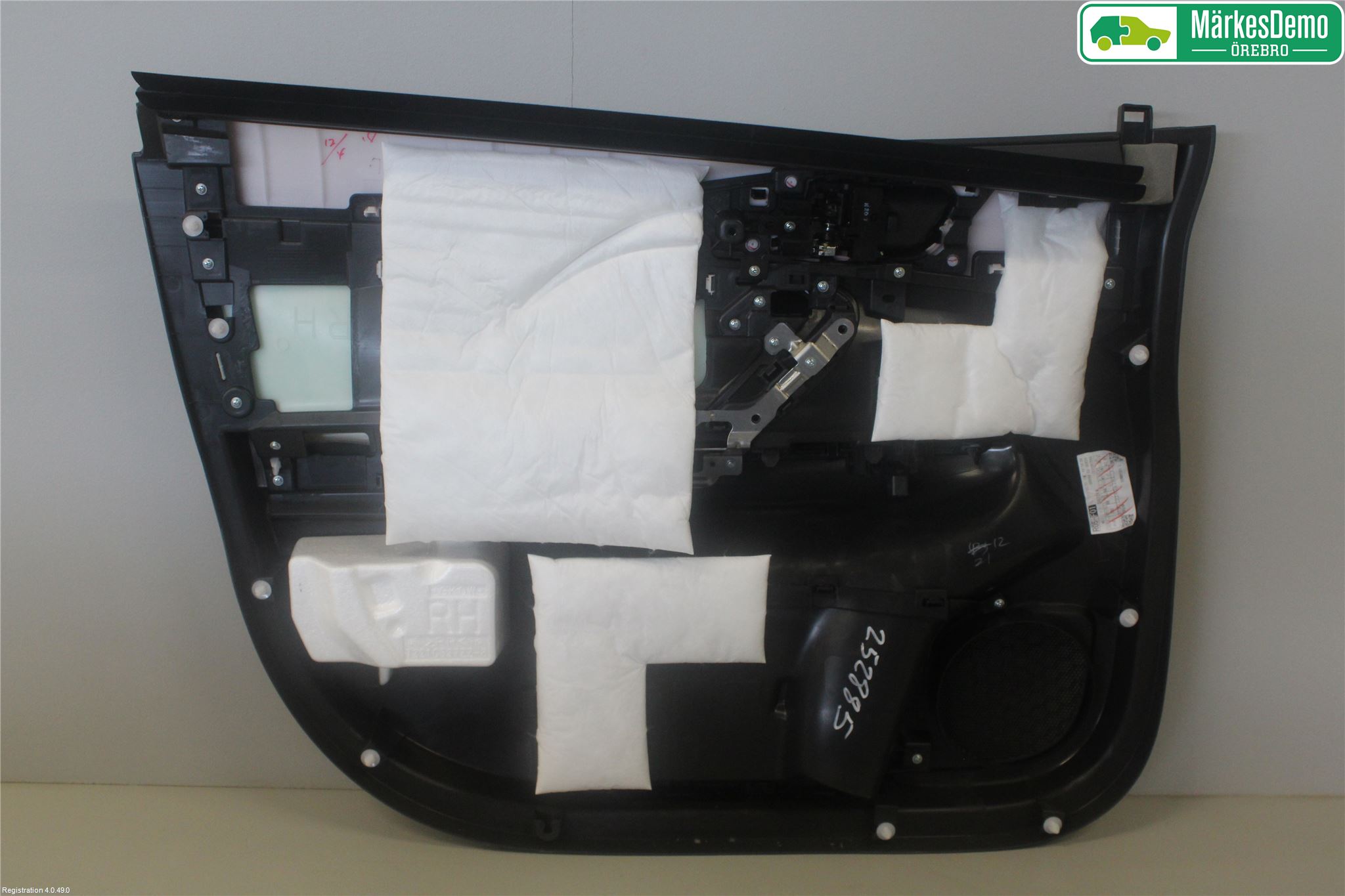 Mitsubishi ECLIPS CROSS Dörrklädsel Hö