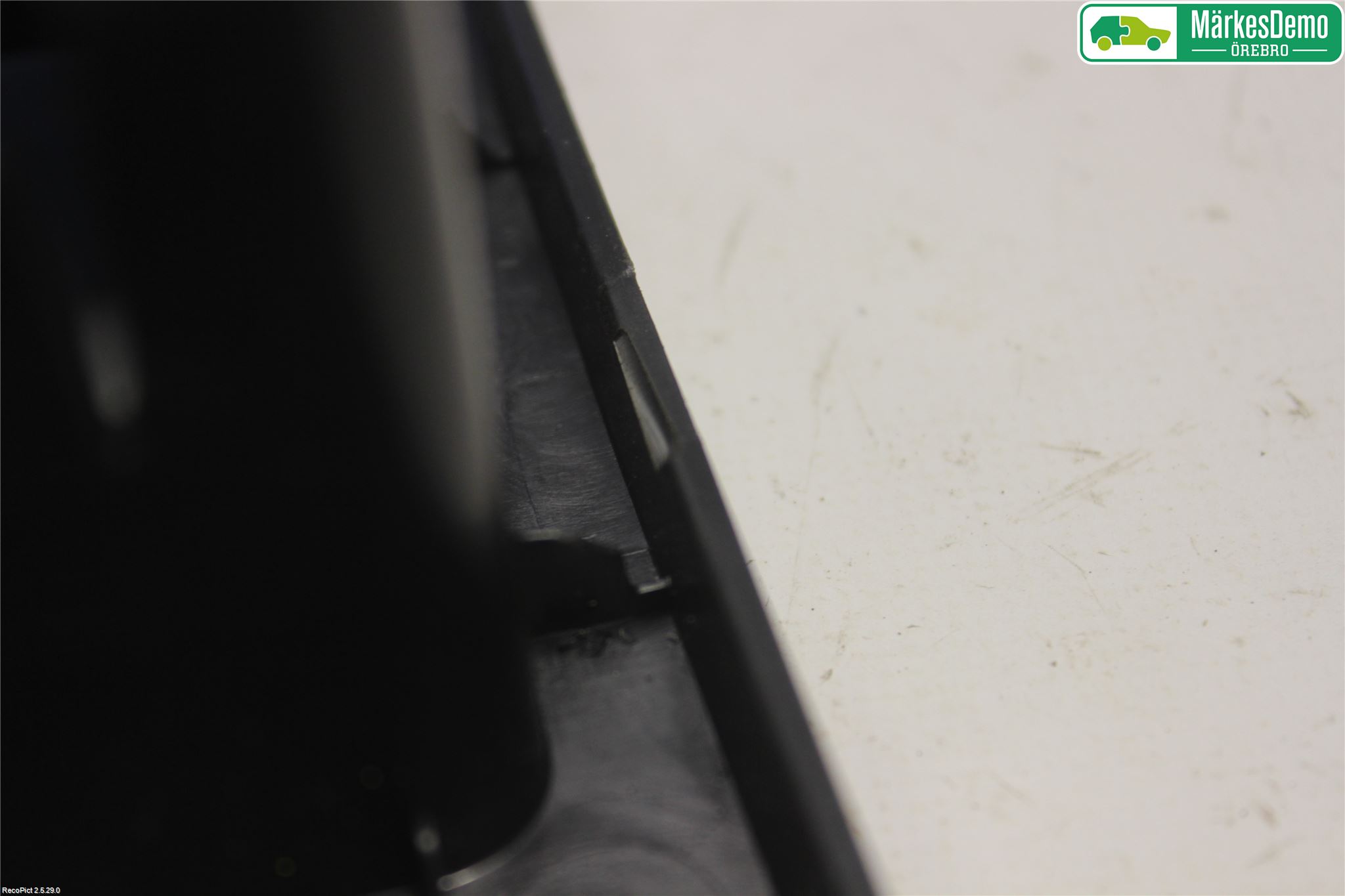 Mitsubishi ECLIPS CROSS Instrumentkonsoll Golv