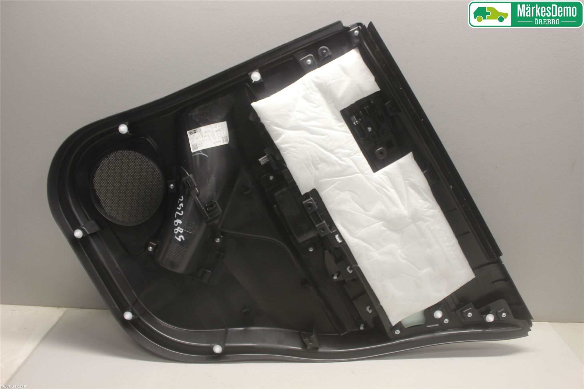 Mitsubishi ECLIPS CROSS Dörrklädsel Vä