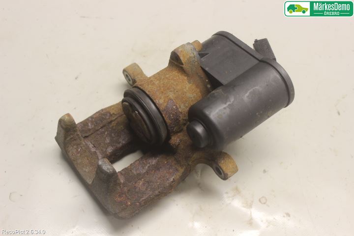 Volkswagen VW PASSAT 11-14 Bromsok Bak Höger