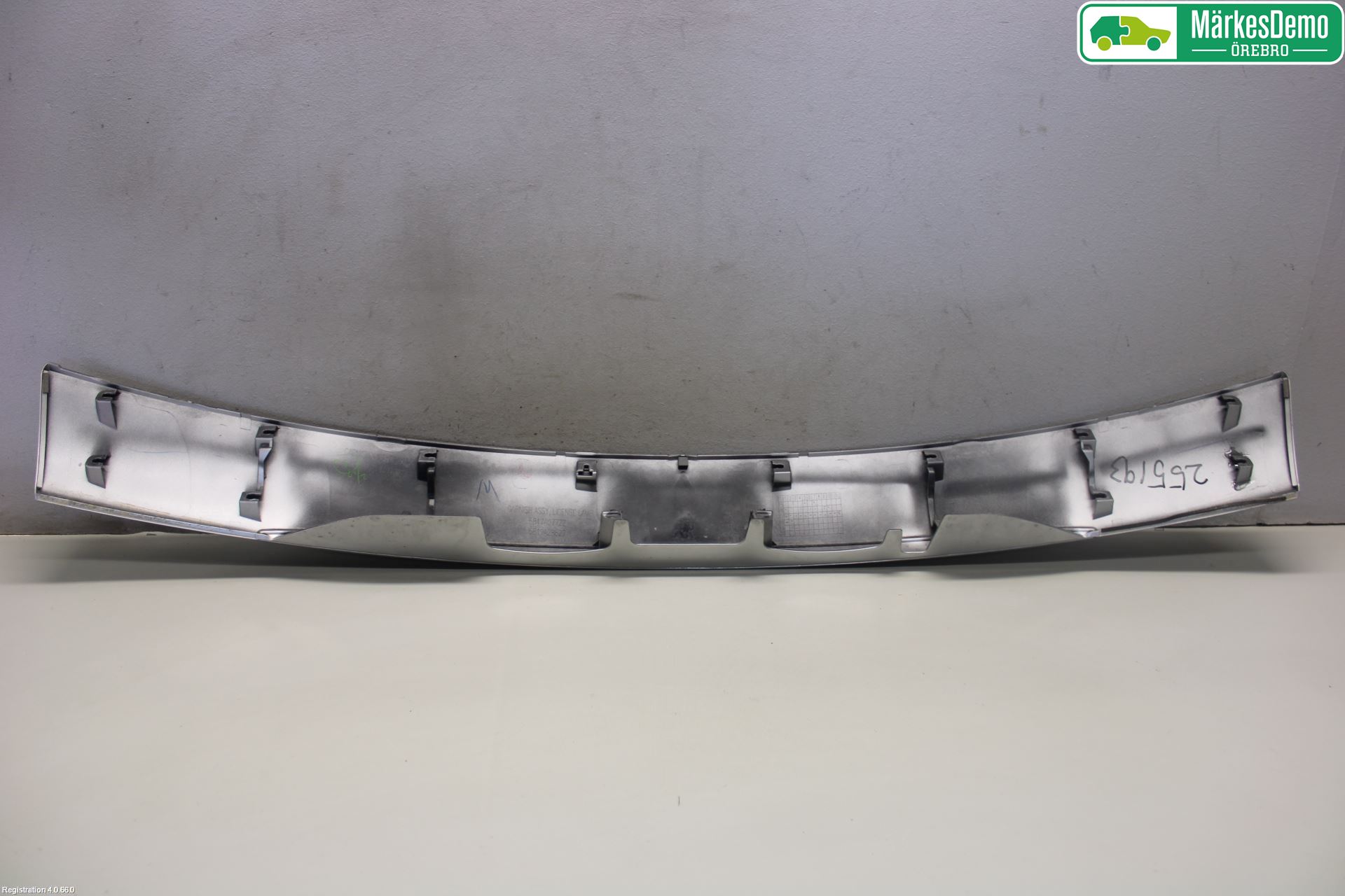 Mitsubishi ECLIPS CROSS List Bak-Baklucka