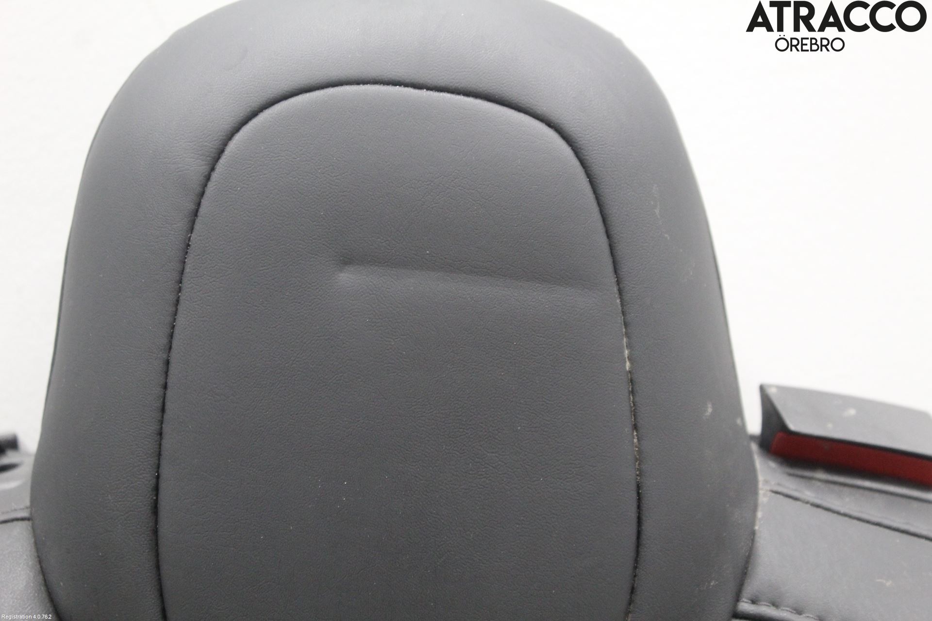 Tesla MODEL 3 17- Inredning Ryggdyna Bak