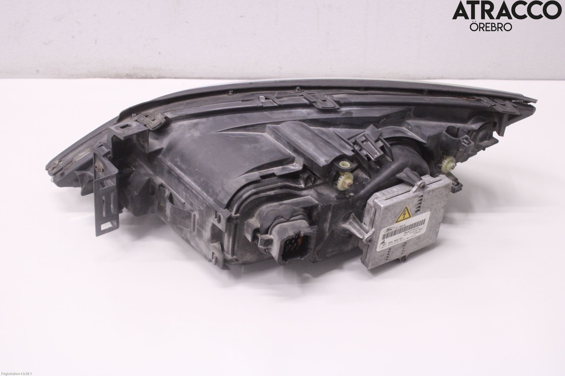 Ford MONDEO     01-06 Strålkastare Höger