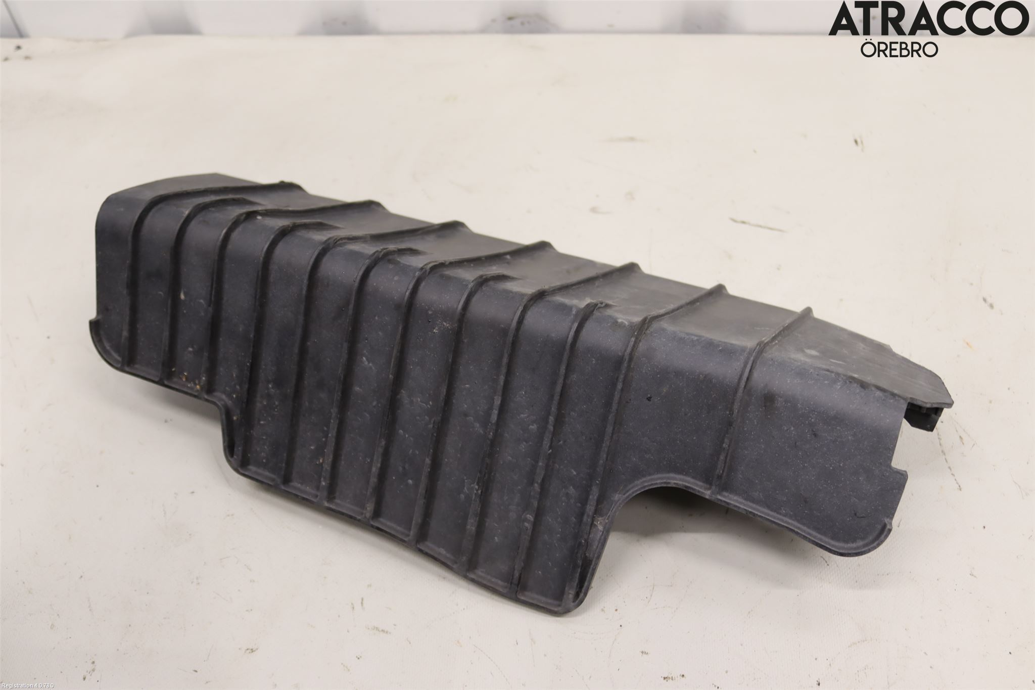 Audi A4/S4 B9 16-19 Hasplåt Plåt-Plast