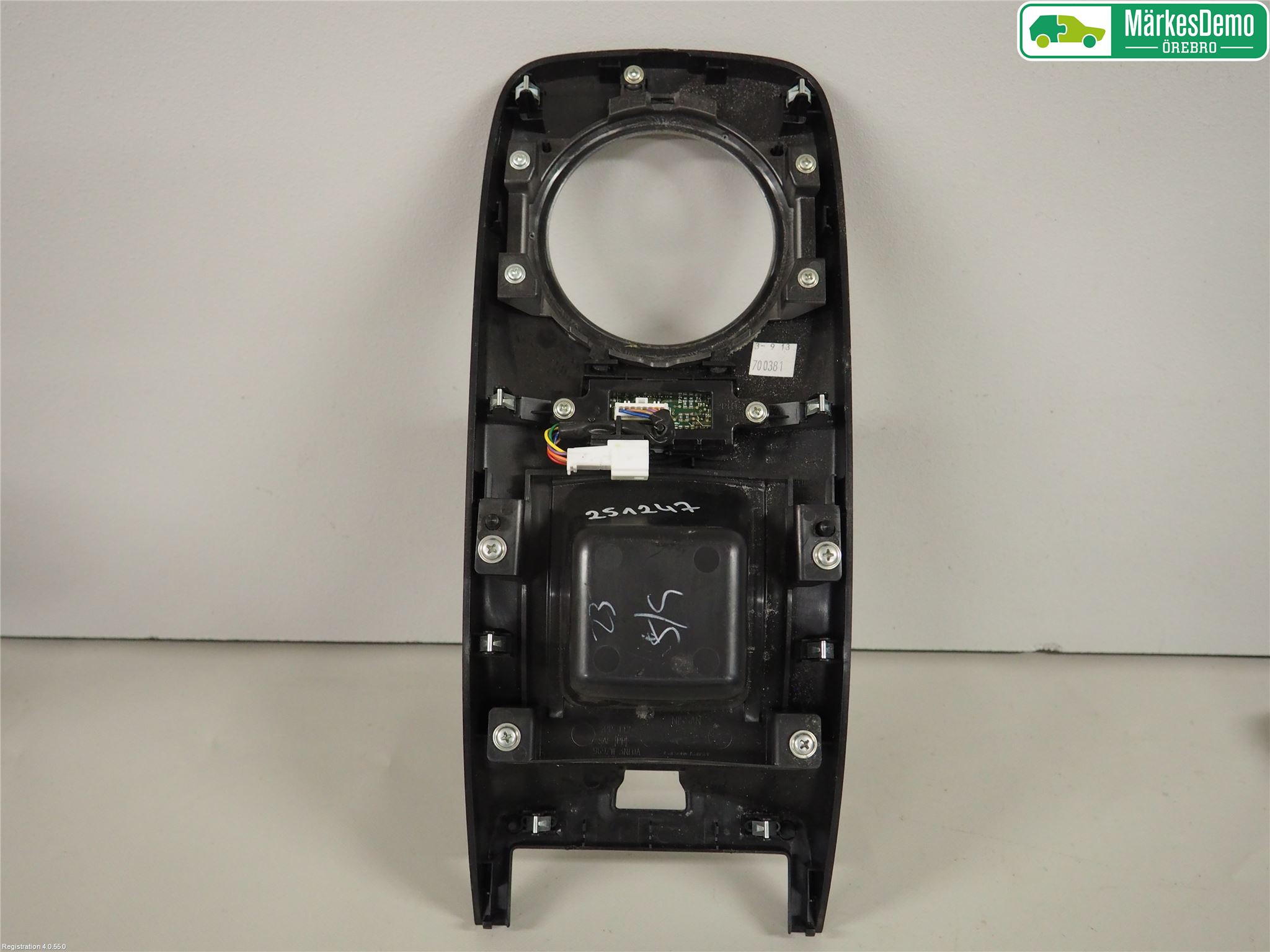 Nissan LEAF 11-17 Instrumentkonsoll Golv