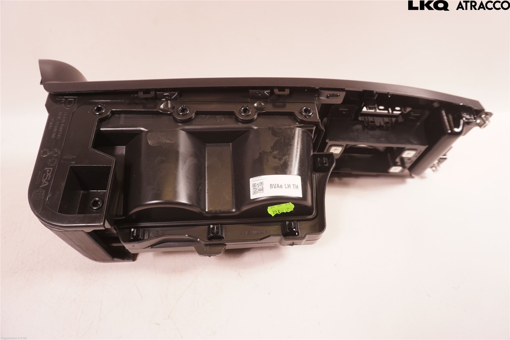 Citroen C4/E-C4 C4X/E-C4X III 21- Instrumentkonsoll Mitt