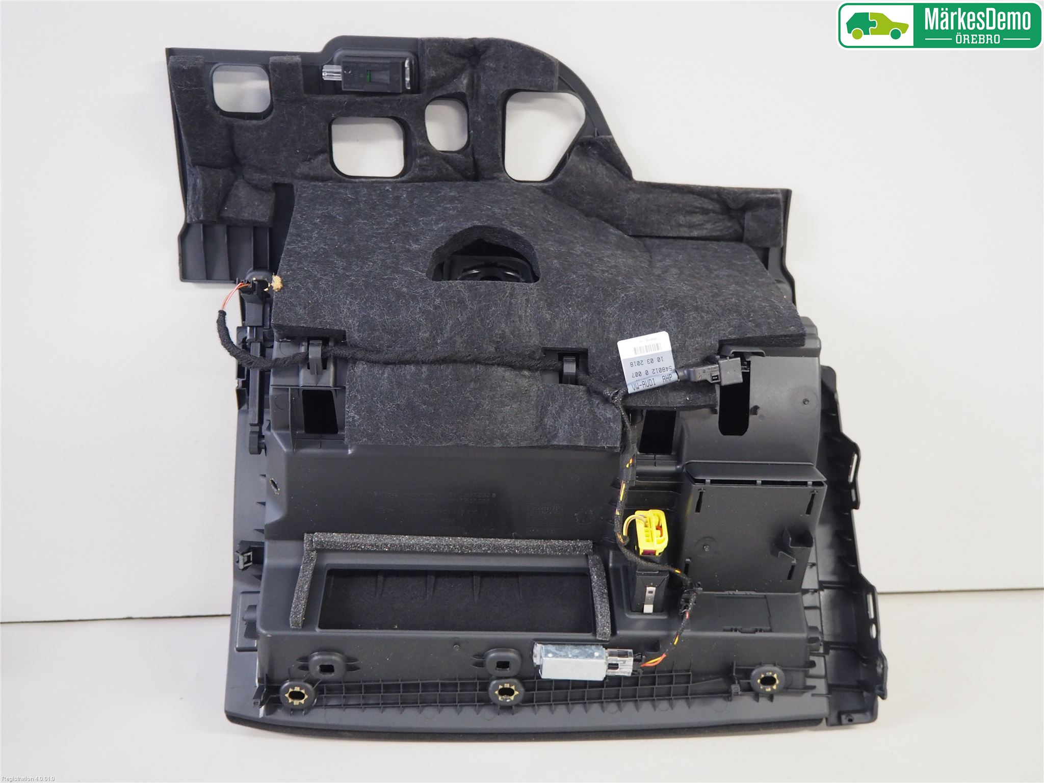 Audi A4/S4 B9 16-19 Handskfack