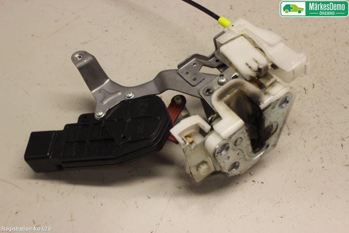 Toyota AYGO 06-14 Låskista-Dörrlås