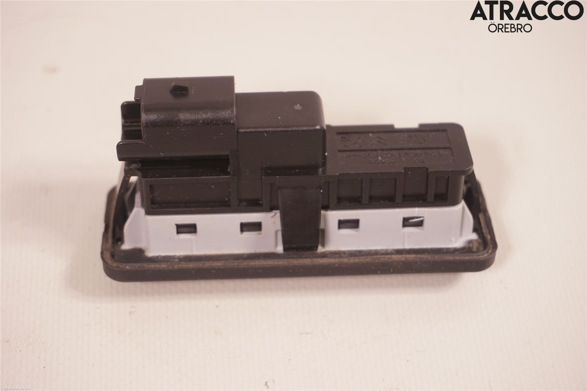 Peugeot 5008 17-24 Bakluckeöppnare Automatisk