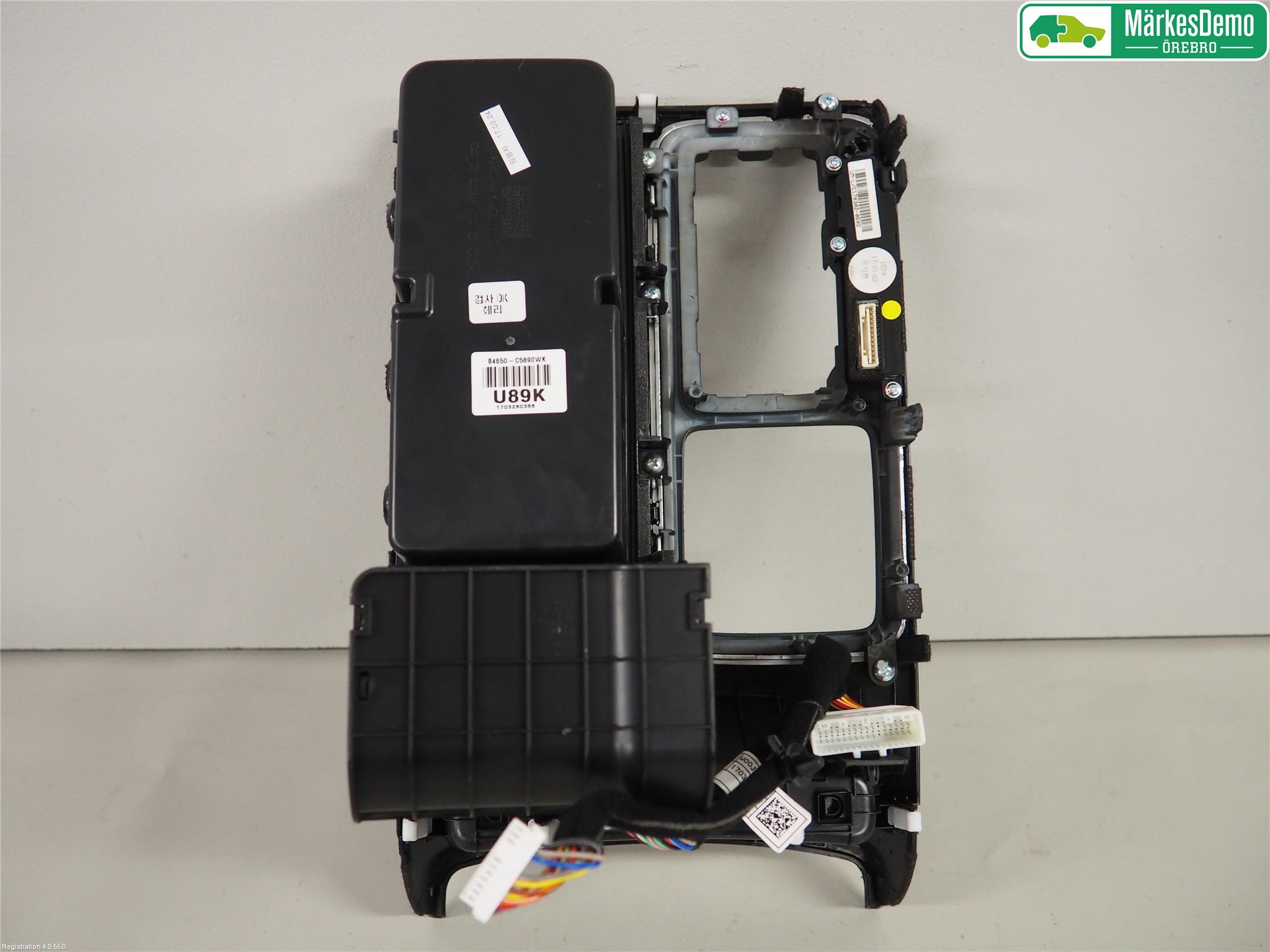 Kia SORENTO 15-20 Instrumentkonsoll Golv