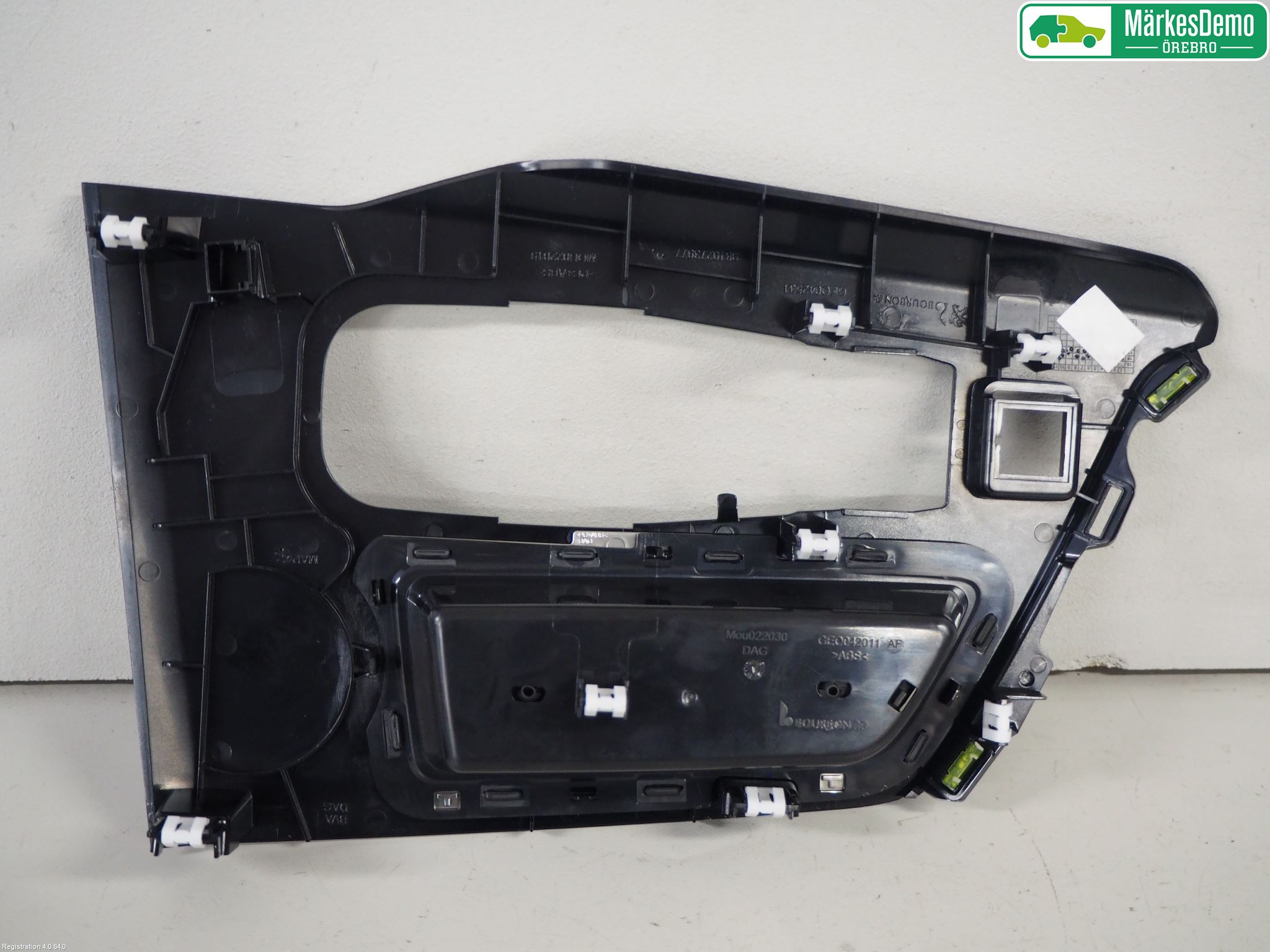 Peugeot 3008 17-24 Instrumentkonsoll Golv