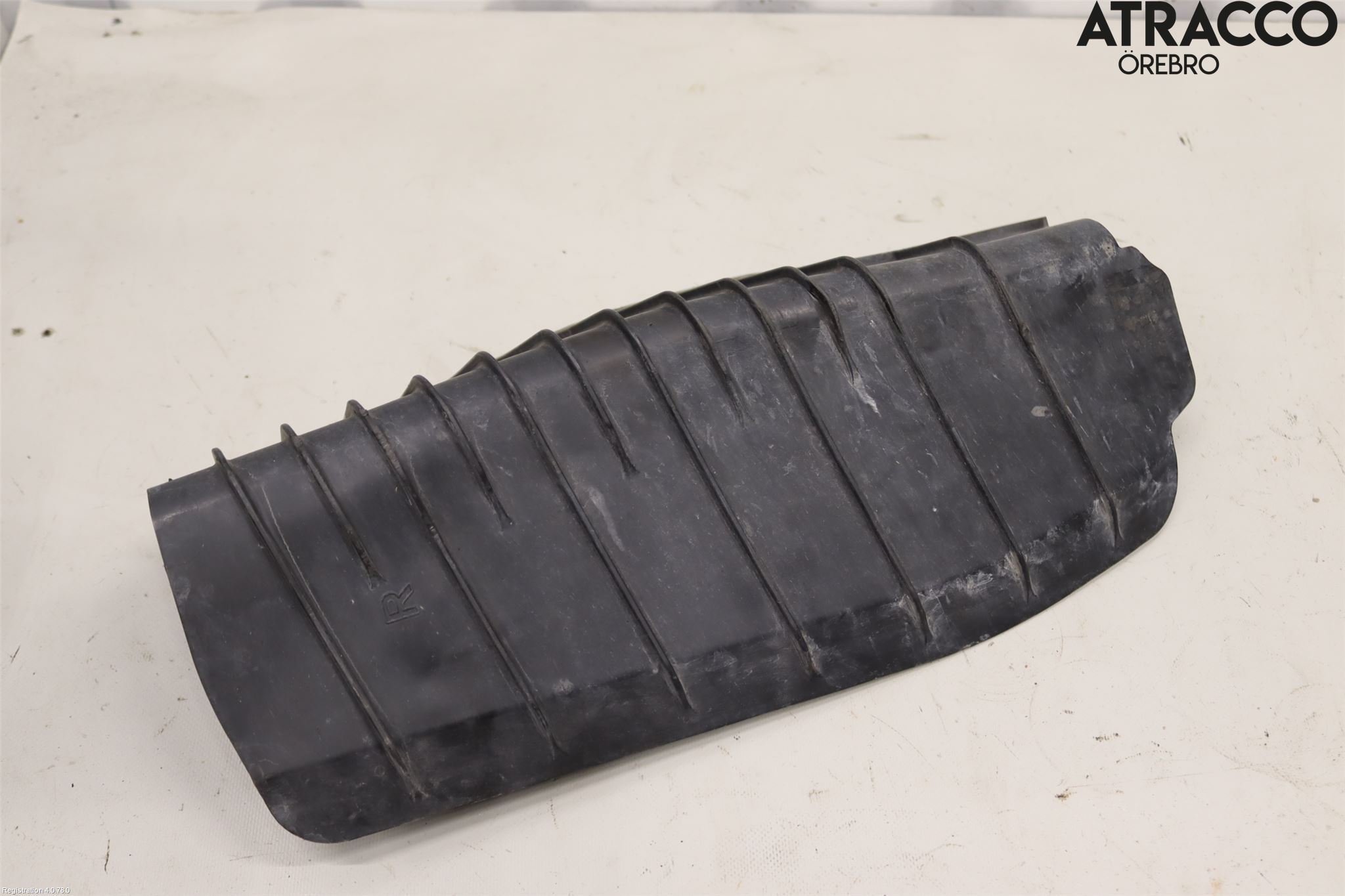 Audi A4/S4 B9 16-19 Hasplåt Plåt-Plast