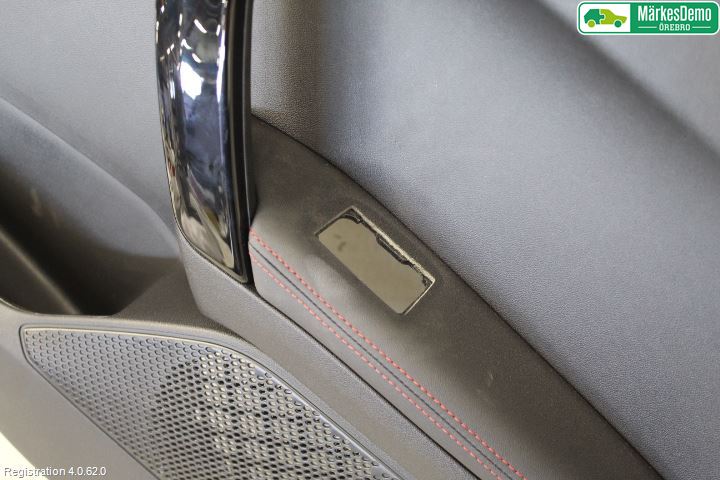 Peugeot 2008 13-20 Dörrklädsel Hö