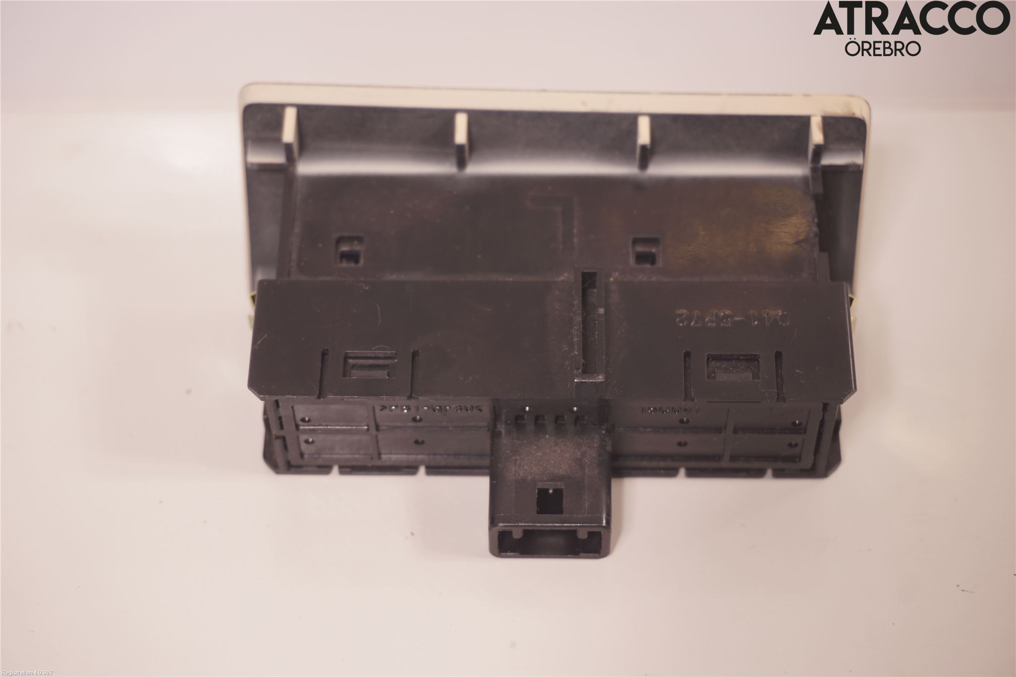 Lexus LS 460/600H 07-17 Strömställare Tanklucka