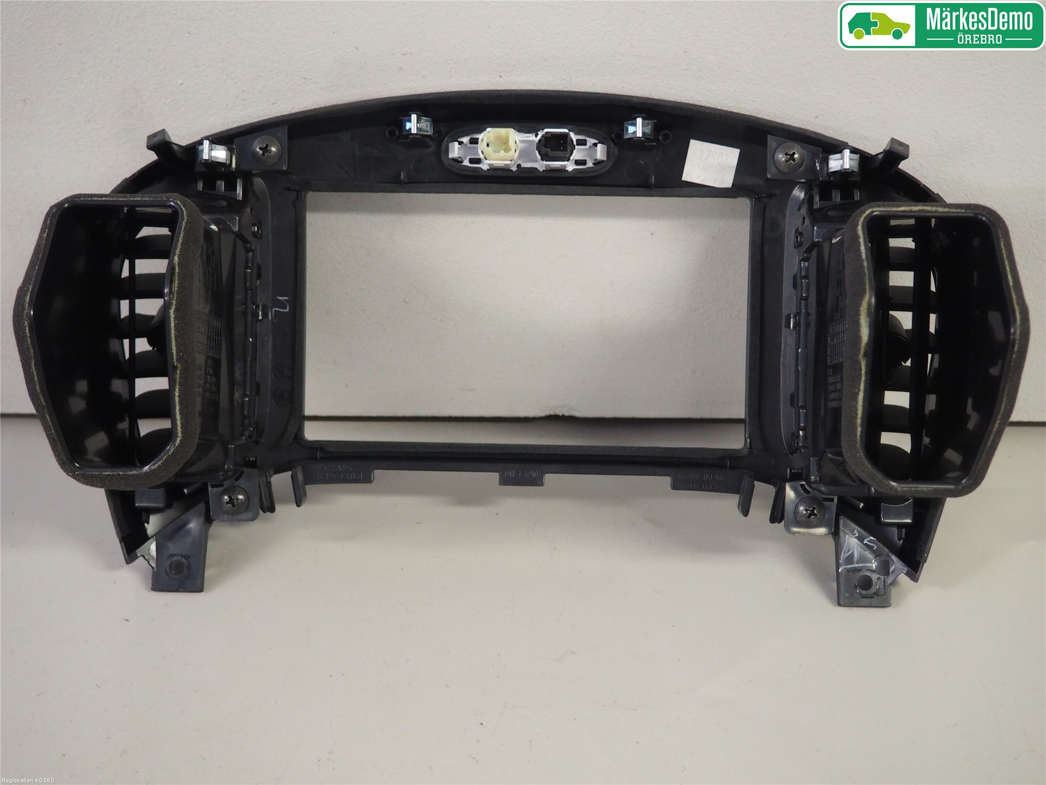 Nissan JUKE 10-14 Defrosterkanal-Munstycke