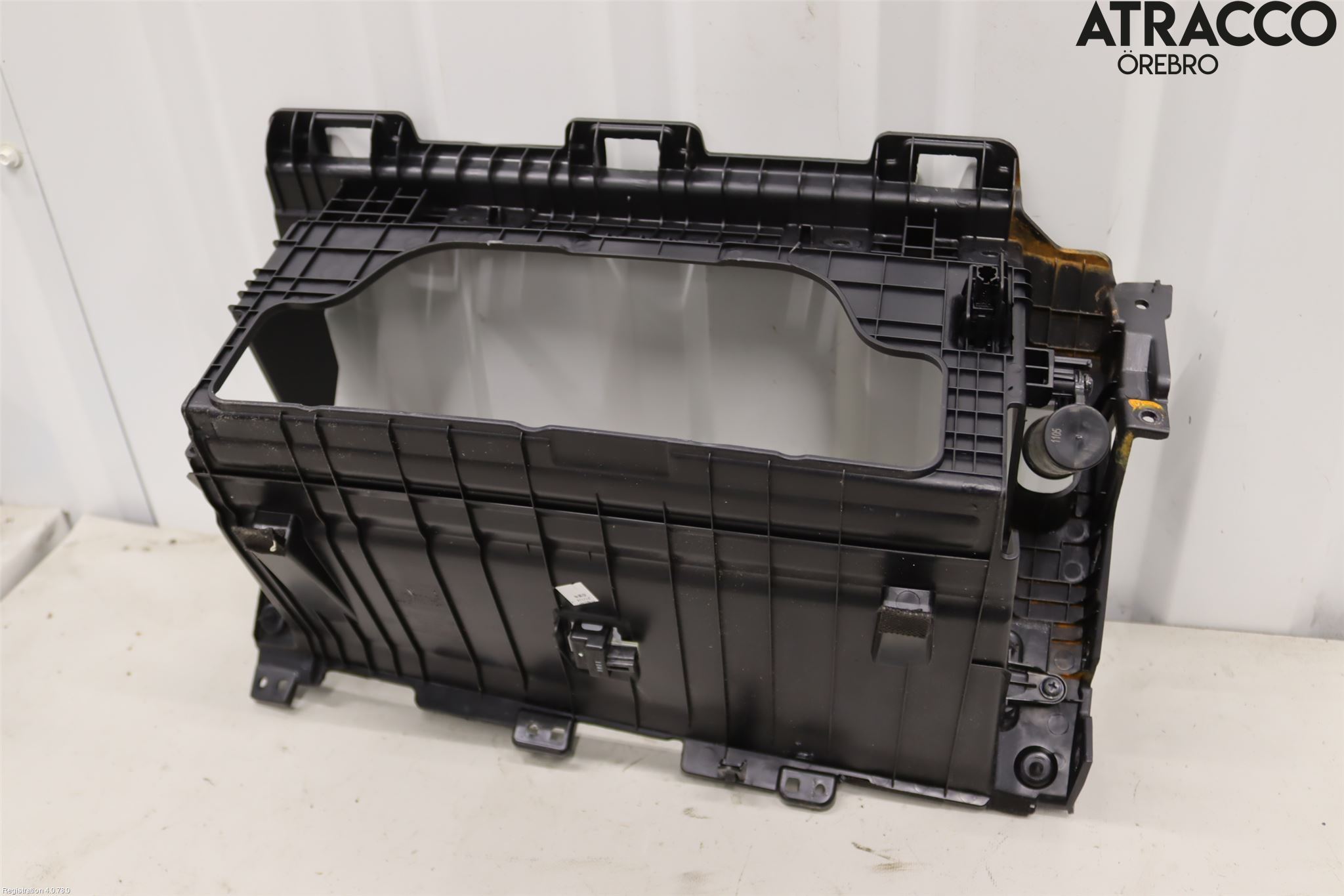 Kia STINGER 18- Handskfack Insats