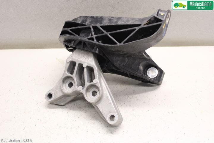 Peugeot 3008 17-24 Motorfäste