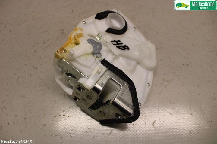 Suzuki SWIFT 11-16 Låskista-Dörrlås