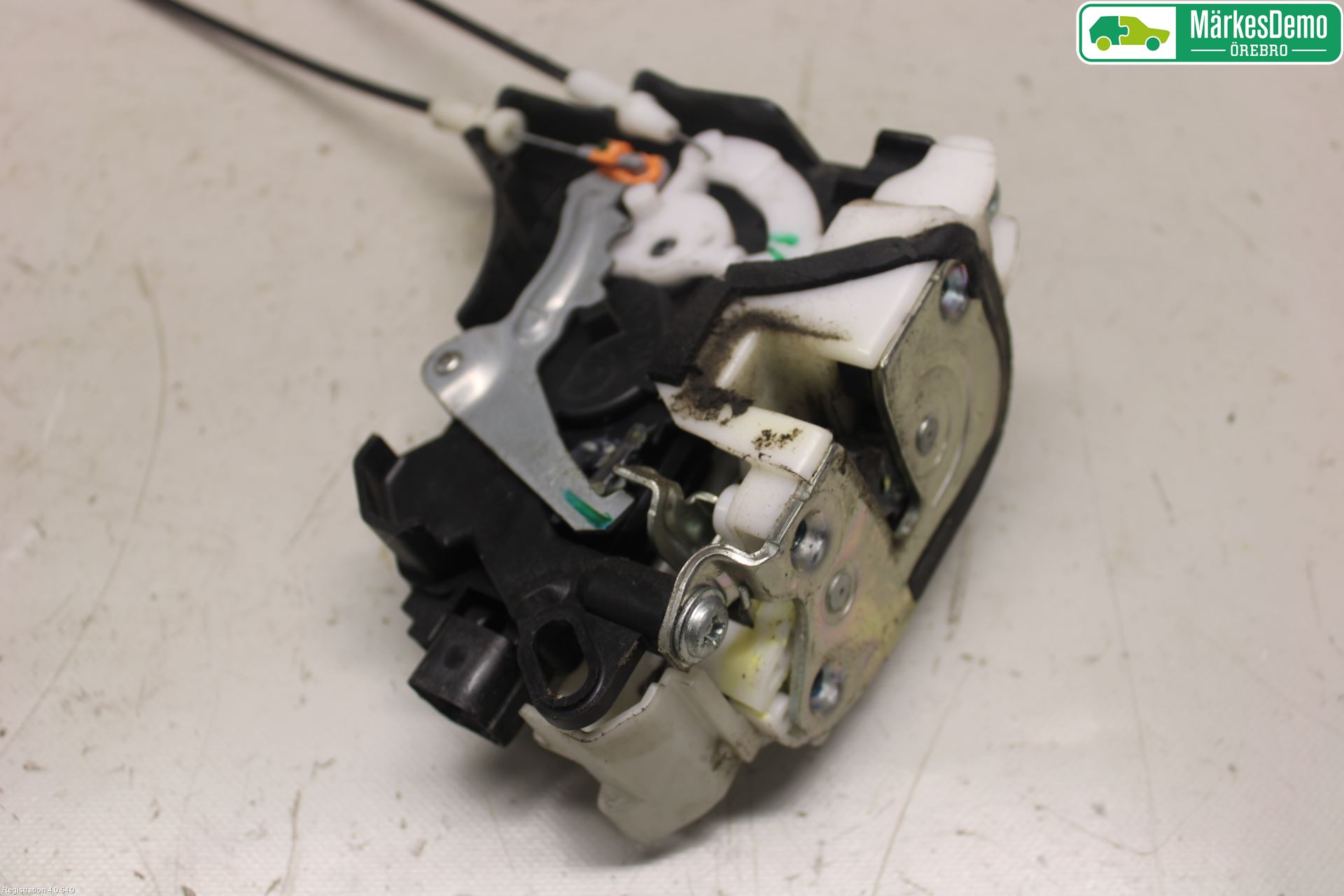 Mitsubishi L200 06-15 Låskista-Dörrlås