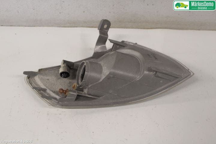 Mazda 626 98-02 Blinkers Fram Höger