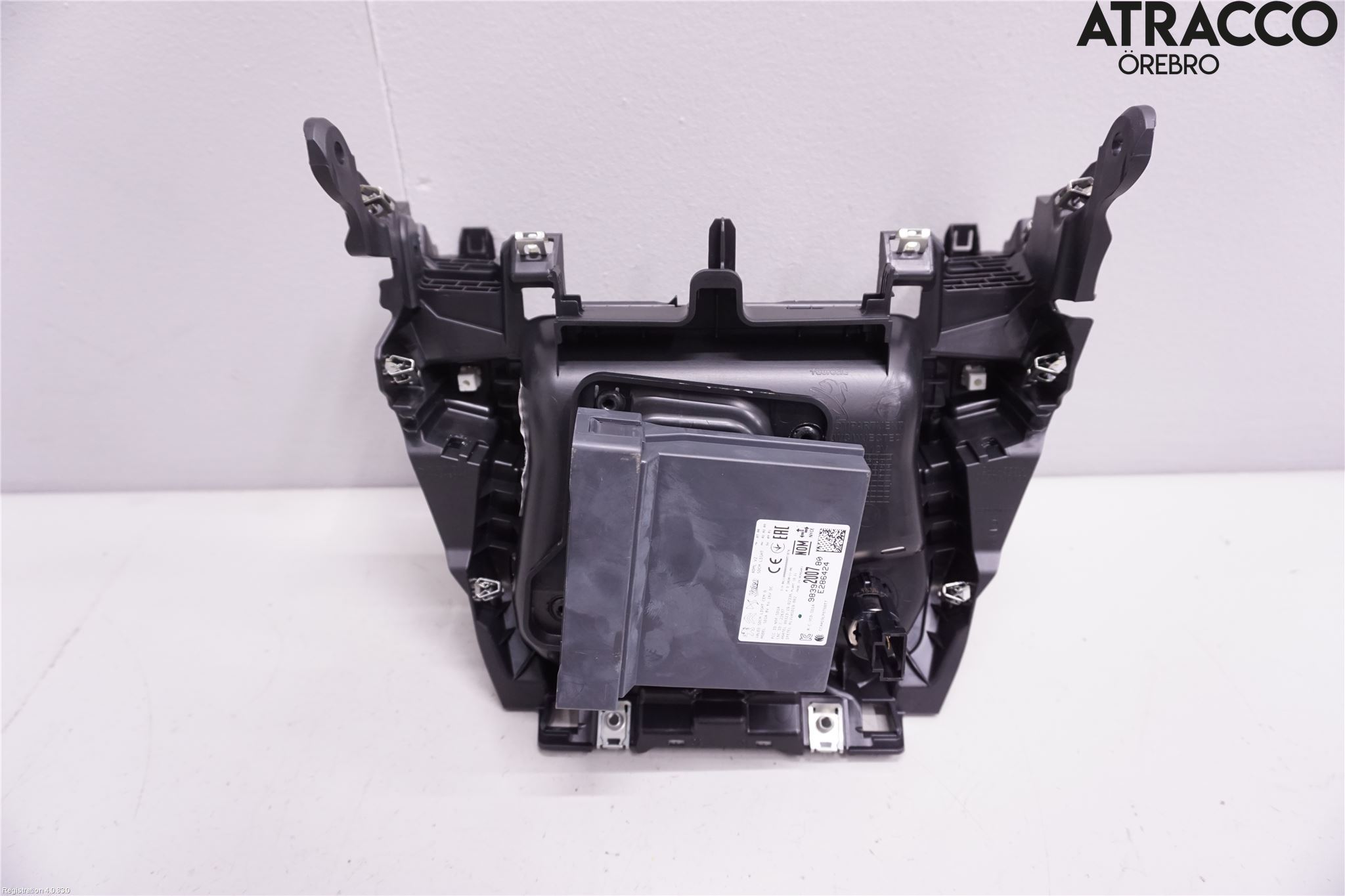 Peugeot 208/E-208 20- Instrumentbräda Förvaringsfack