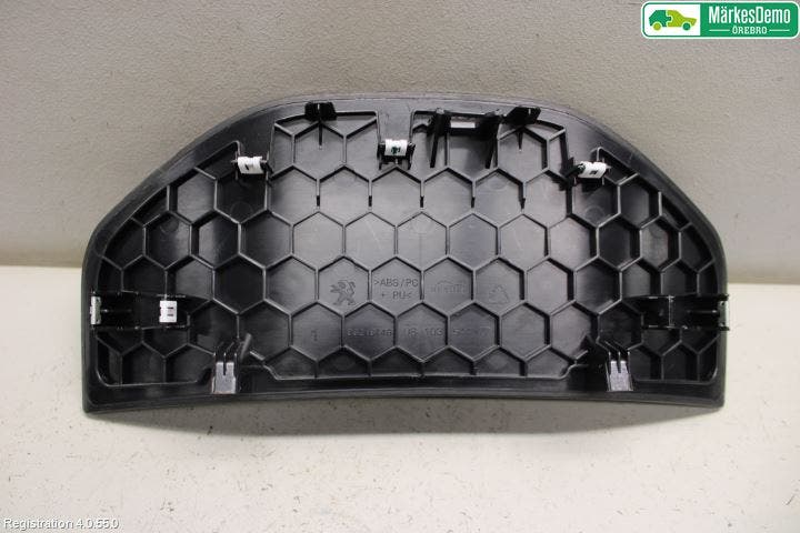 Peugeot 5008 17-24 Instrumentbräda Inlägg-Dekorlist