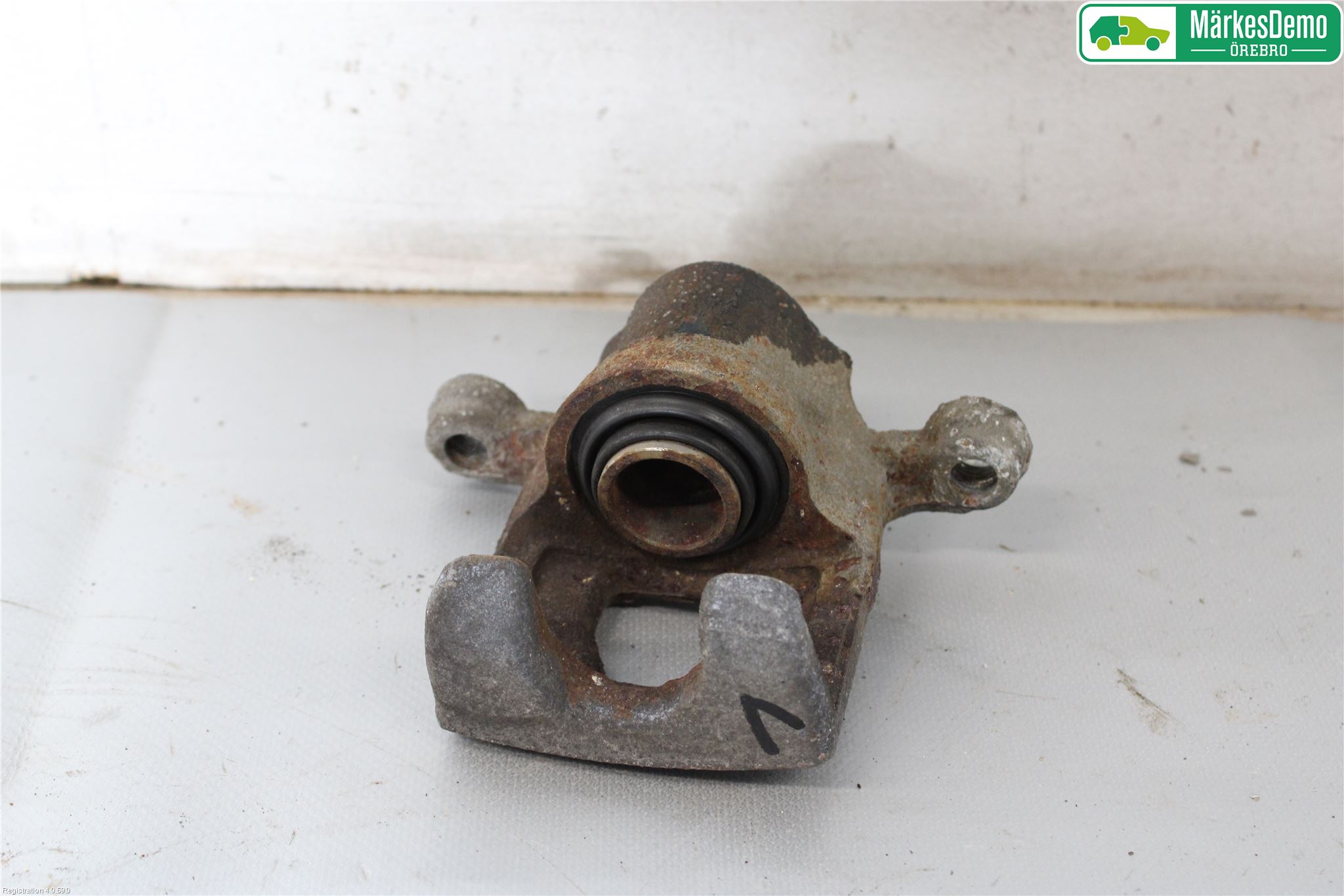 Nissan JUKE 10-14 Bromsok Bak Vänster