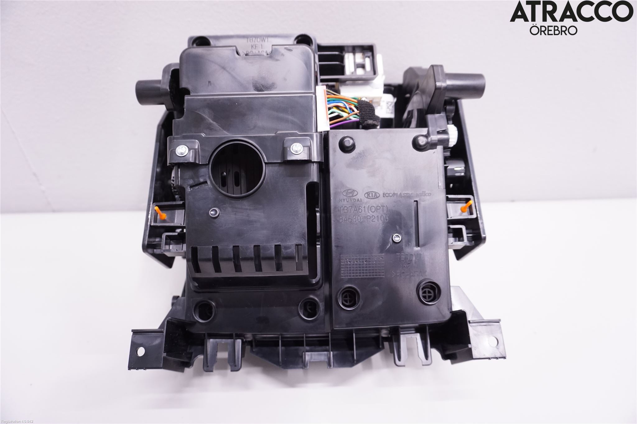 Kia SORENTO 21- Instrumentkonsoll Mitt