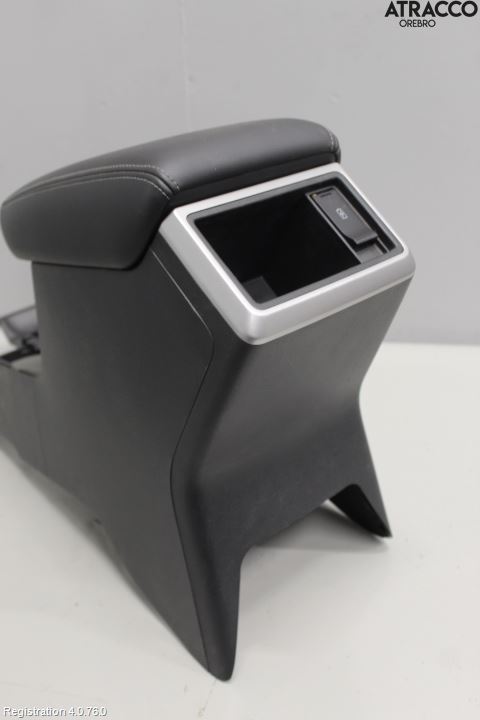 Mitsubishi L200 16-23 Instrumentkonsoll Golv