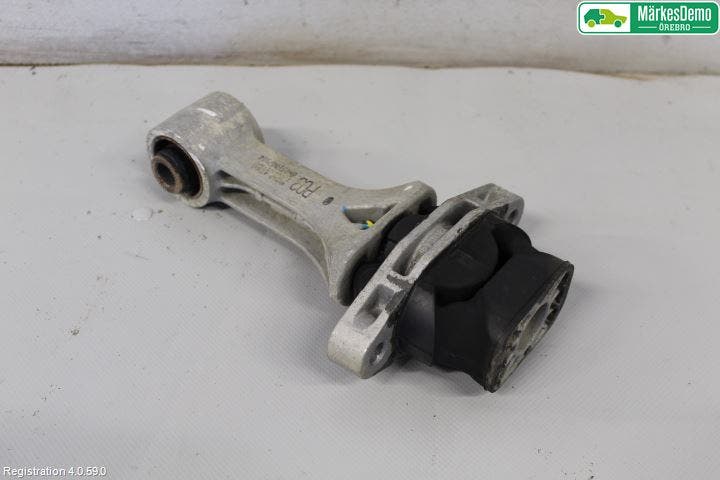 Kia CEED 12-18 Motorfäste