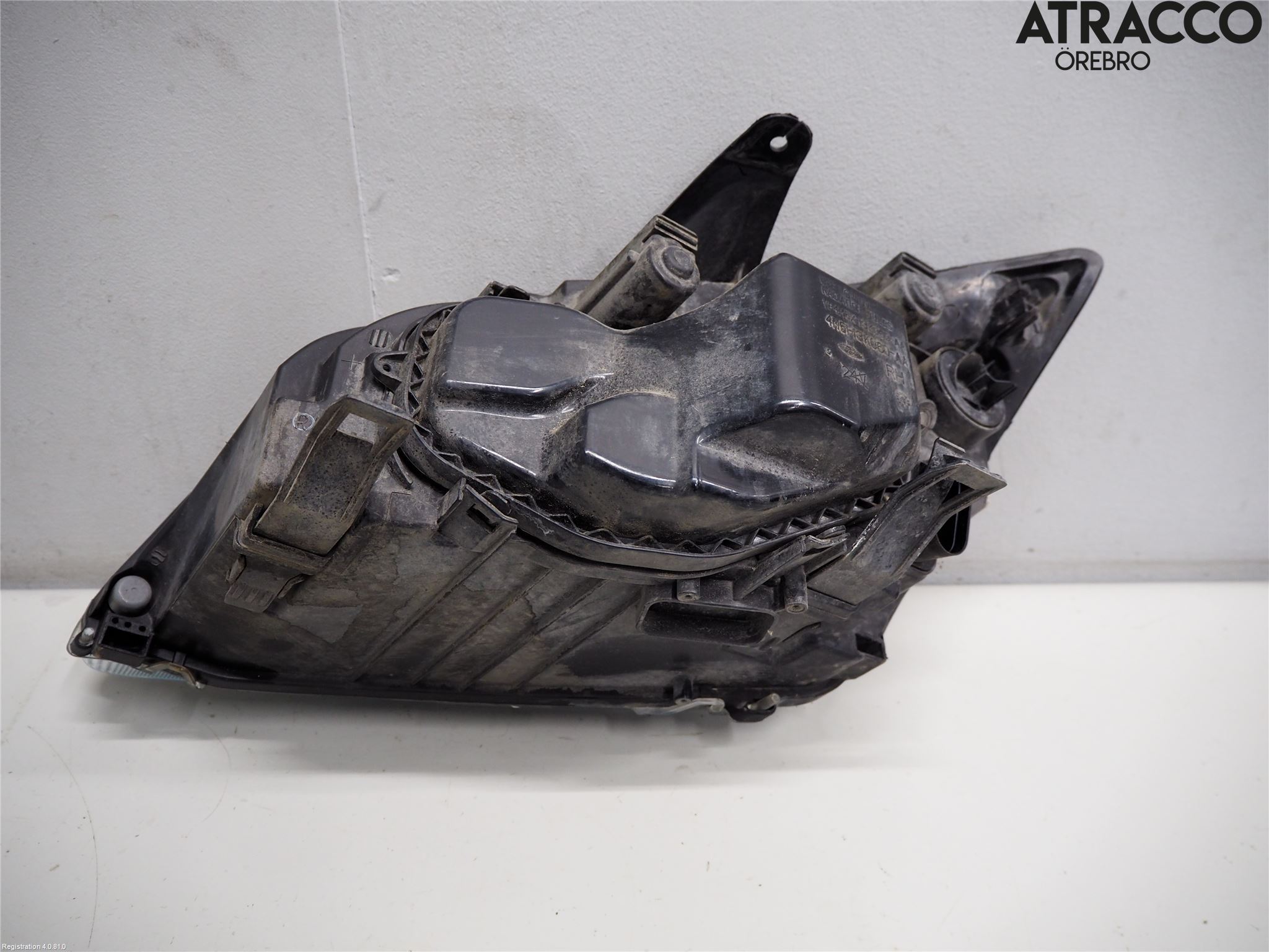 Ford FOCUS     04-07 Strålkastare Höger