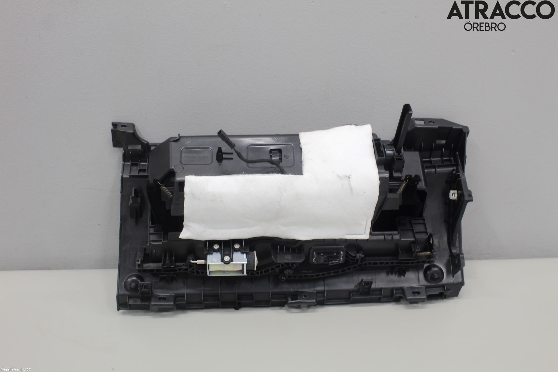 Tesla MODEL 3 17- Handskfack