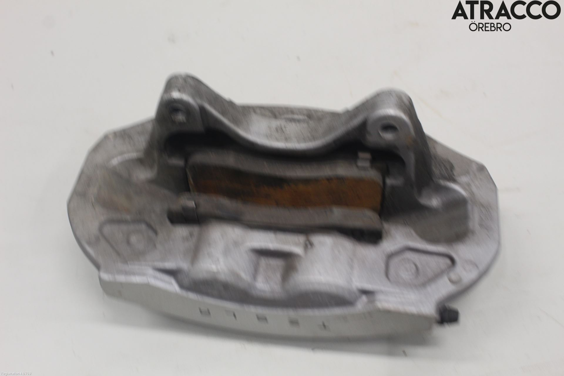 Tesla MODEL 3 17- Bromsok Fram Vänster