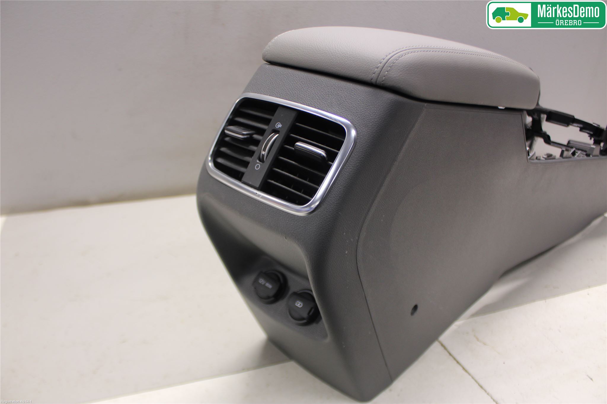 Kia SORENTO 15-20 Instrumentkonsoll Golv