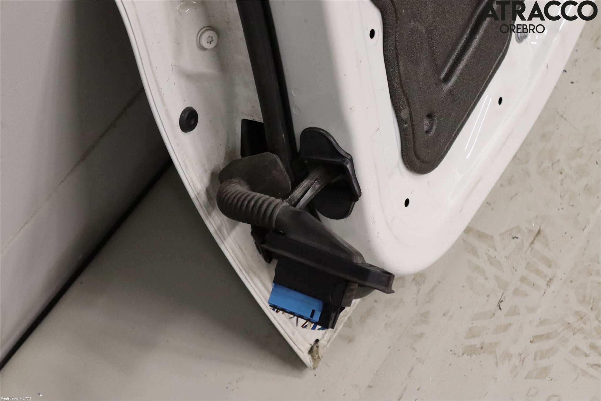 BMW 3 E90/91 SED/TOU 05-12 Dörr Bak Höger