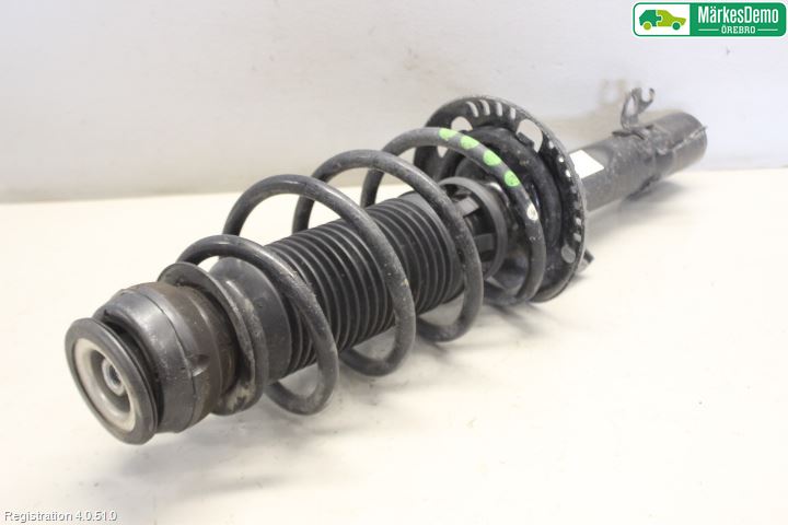 Volkswagen VW POLO 10-17 Fjäderben Fram Höger