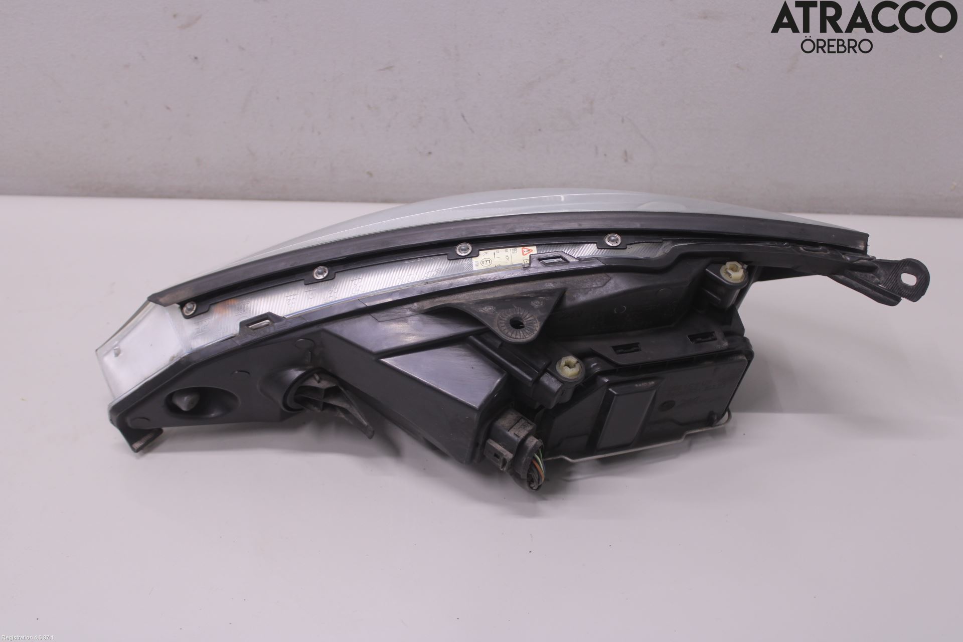 Ford FOCUS     99-04 Strålkastare Höger