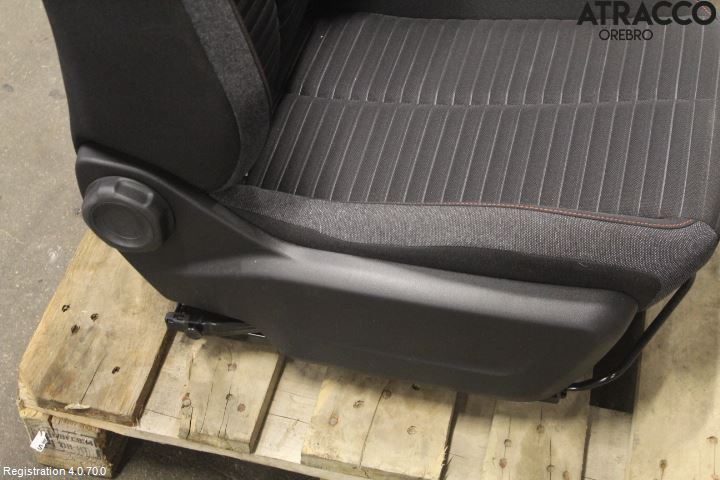 Peugeot 2008/E-2008 20- Inredning Stol Fram Hö