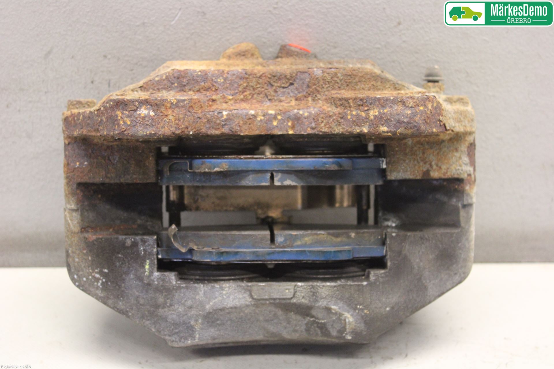 Toyota HILUX 05-16 Bromsok Fram Vänster