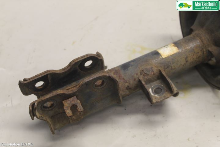 Infiniti FX35/FX45 Fjäderben Fram Vänster